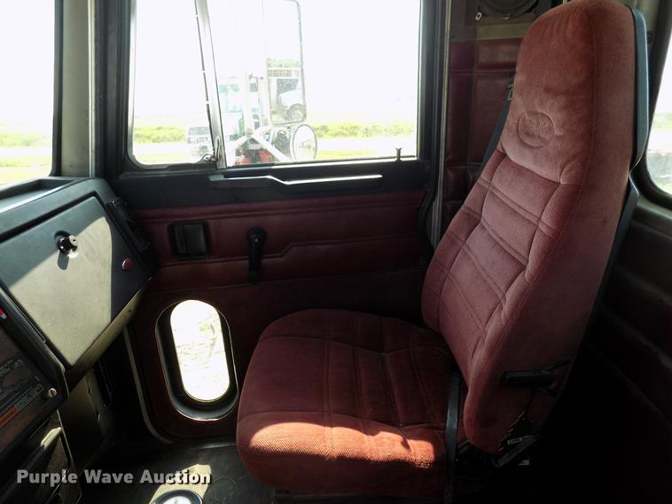 image for item DB9550 1990 Peterbilt semi truck