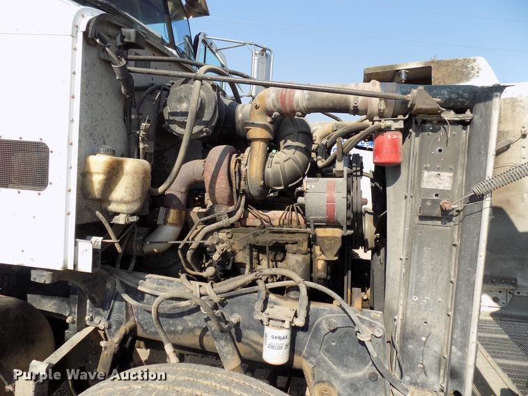 image for item DB9550 1990 Peterbilt semi truck