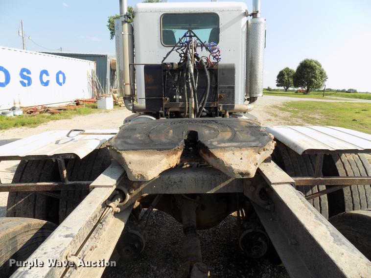 image for item DB9550 1990 Peterbilt semi truck