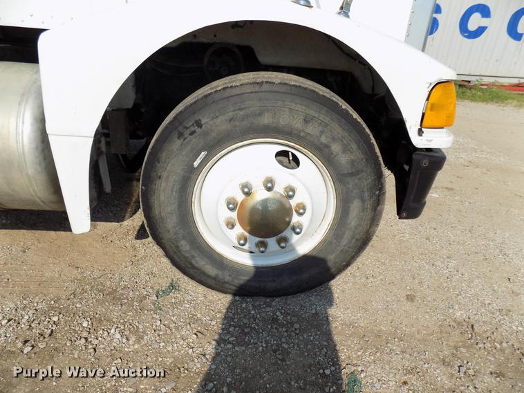 image for item DB9550 1990 Peterbilt semi truck