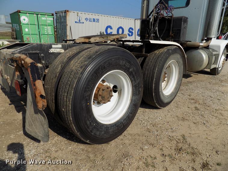 image for item DB9550 1990 Peterbilt semi truck