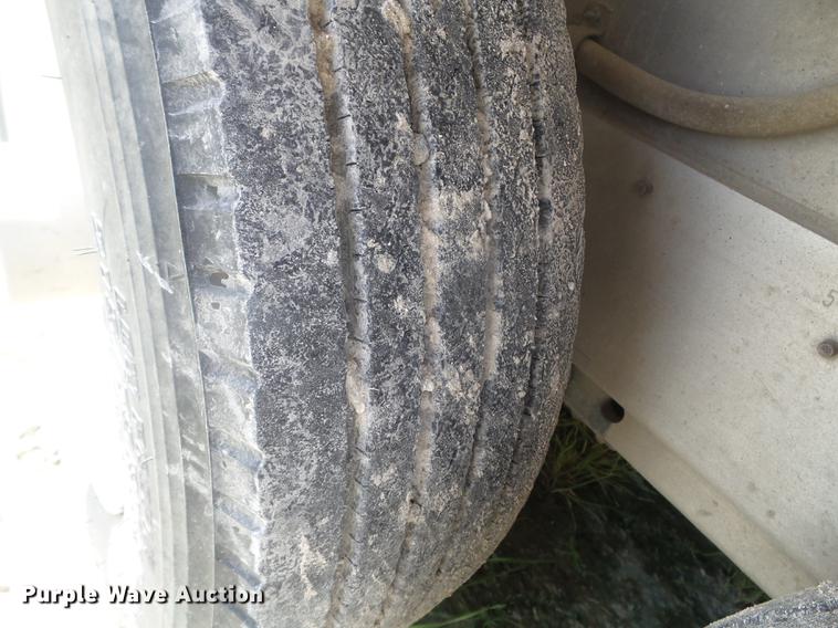 image for item DC4551 2014 Wilson PSGN-5730-T livestock trailer