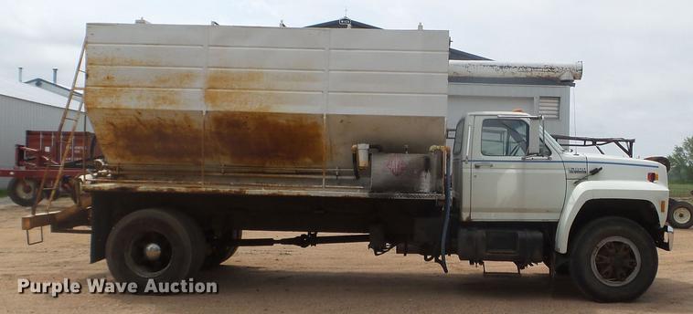 image for item DC4555 1990 Ford F800 feed delivery truck