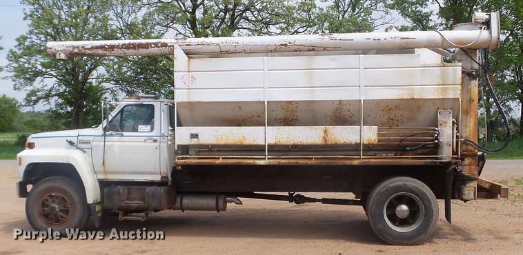 image for item DC4555 1990 Ford F800 feed delivery truck