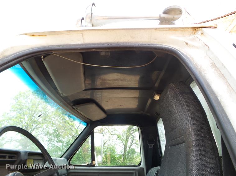 image for item DC4555 1990 Ford F800 feed delivery truck