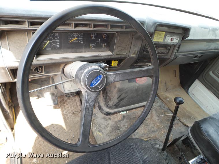 image for item DC4555 1990 Ford F800 feed delivery truck