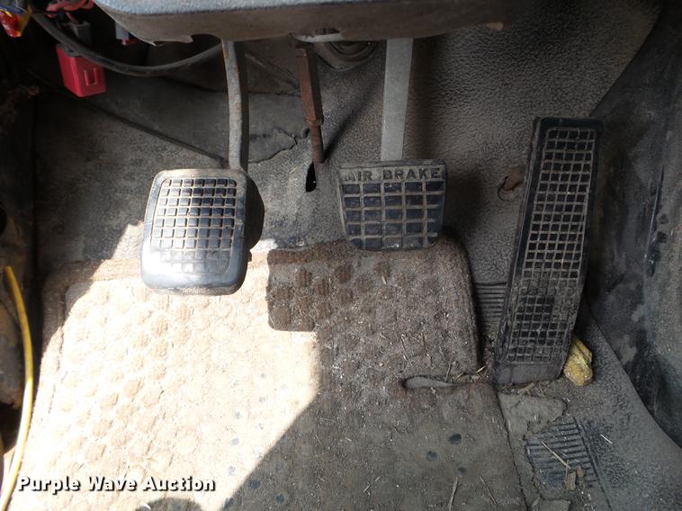 image for item DC4555 1990 Ford F800 feed delivery truck