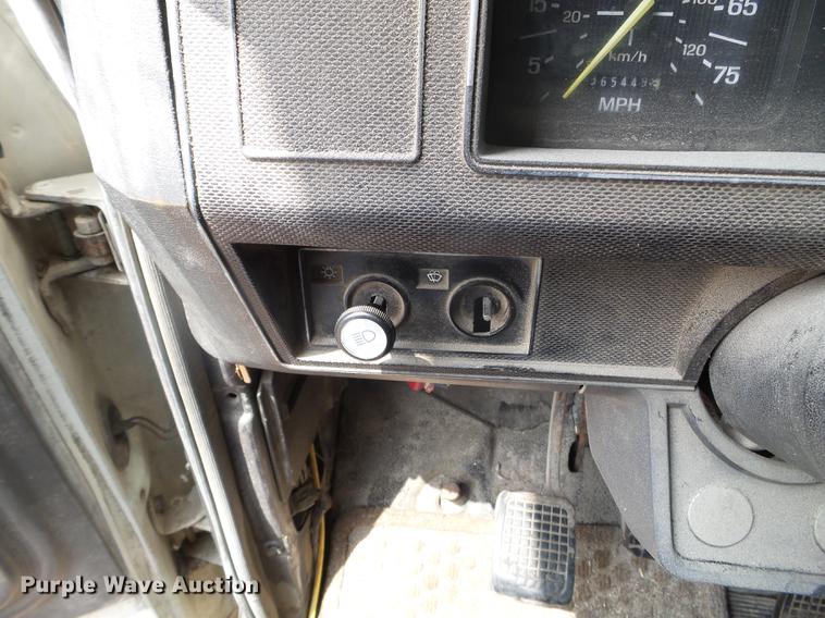 image for item DC4555 1990 Ford F800 feed delivery truck