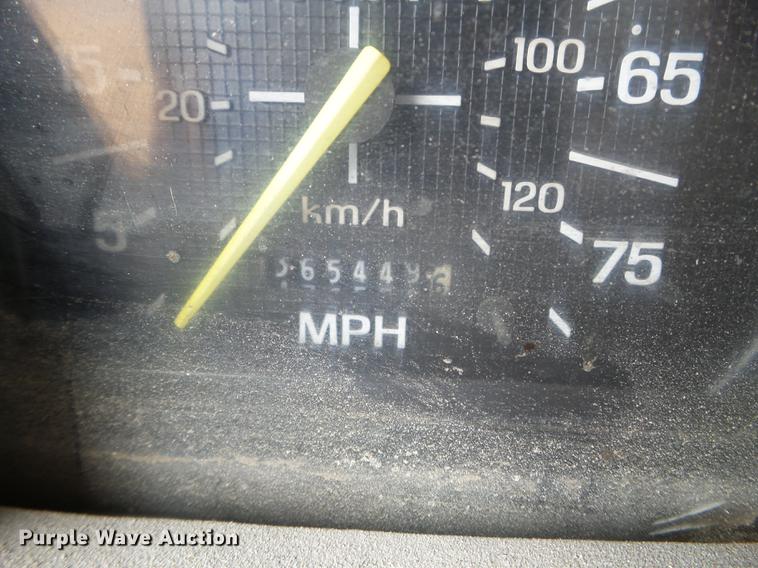 image for item DC4555 1990 Ford F800 feed delivery truck