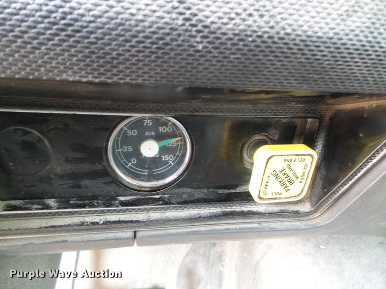 image for item DC4555 1990 Ford F800 feed delivery truck