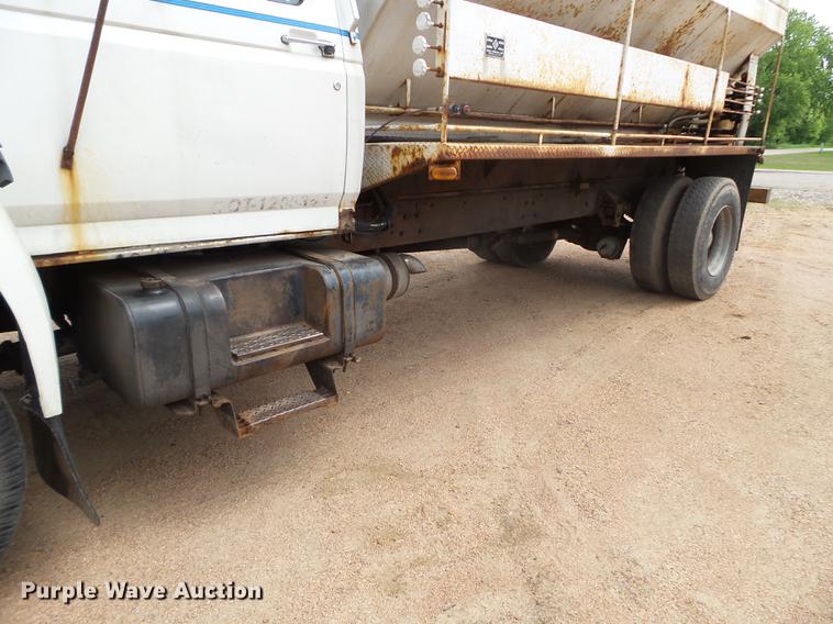 image for item DC4555 1990 Ford F800 feed delivery truck