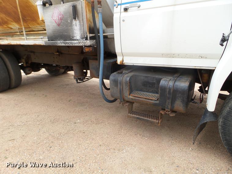 image for item DC4555 1990 Ford F800 feed delivery truck