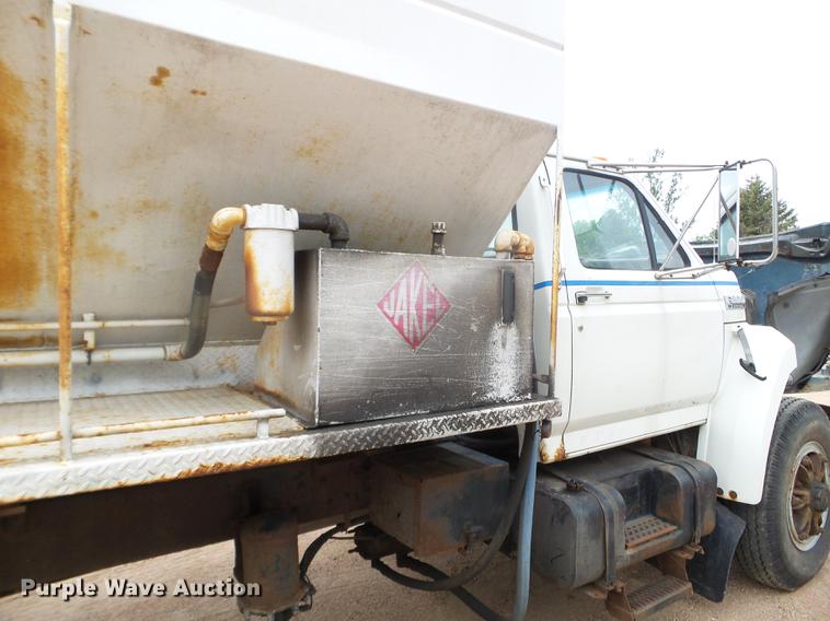 image for item DC4555 1990 Ford F800 feed delivery truck
