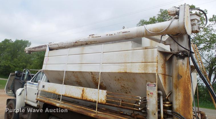 image for item DC4555 1990 Ford F800 feed delivery truck