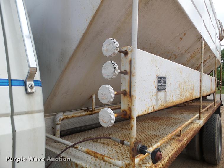 image for item DC4555 1990 Ford F800 feed delivery truck