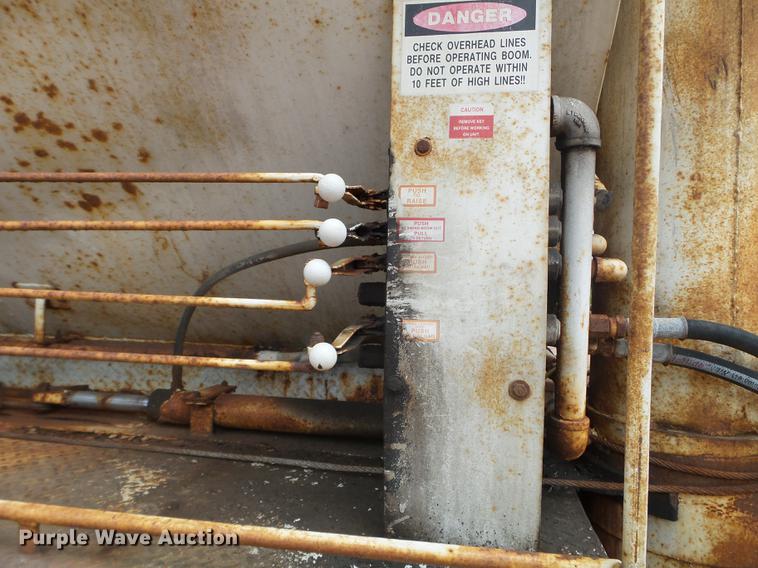 image for item DC4555 1990 Ford F800 feed delivery truck