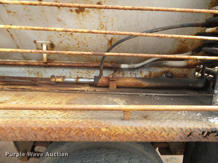 image for item DC4555 1990 Ford F800 feed delivery truck