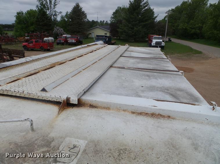 image for item DC4555 1990 Ford F800 feed delivery truck