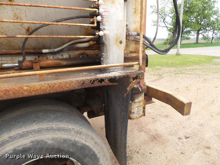 image for item DC4555 1990 Ford F800 feed delivery truck