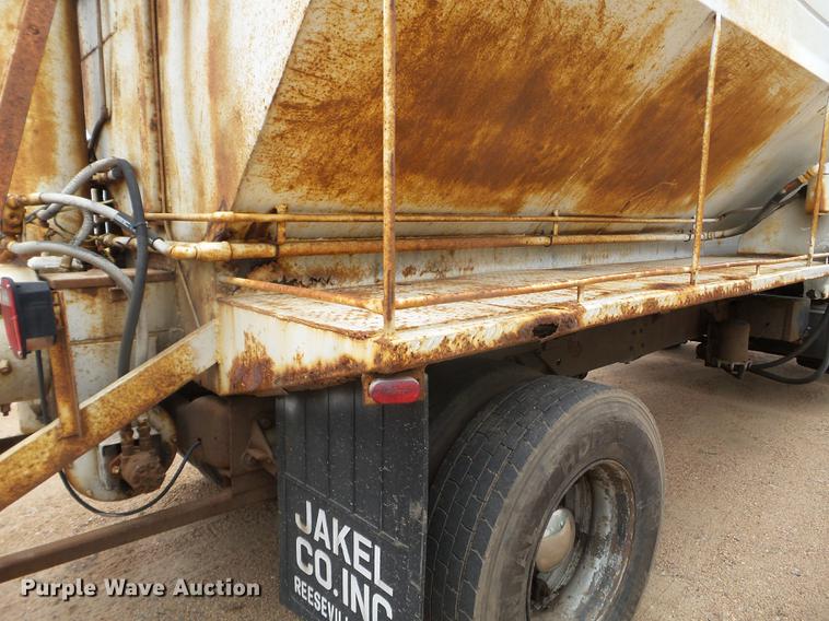 image for item DC4555 1990 Ford F800 feed delivery truck