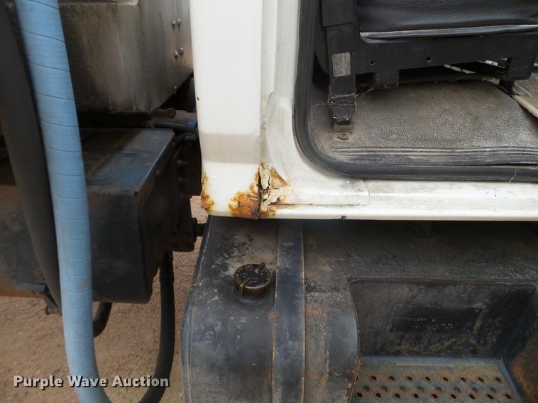 image for item DC4555 1990 Ford F800 feed delivery truck