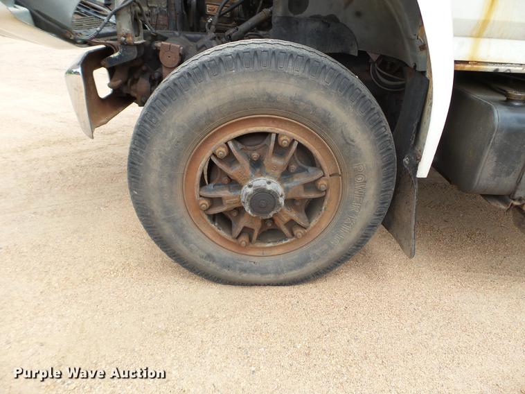 image for item DC4555 1990 Ford F800 feed delivery truck