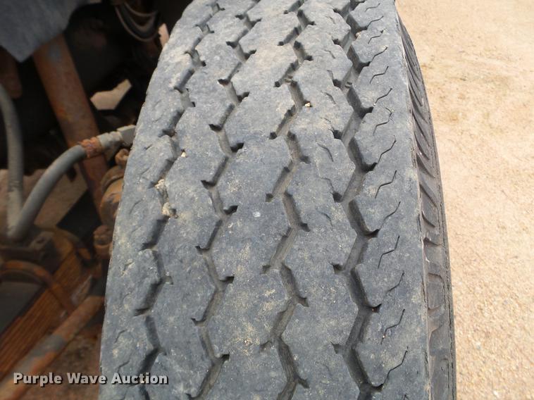 image for item DC4555 1990 Ford F800 feed delivery truck