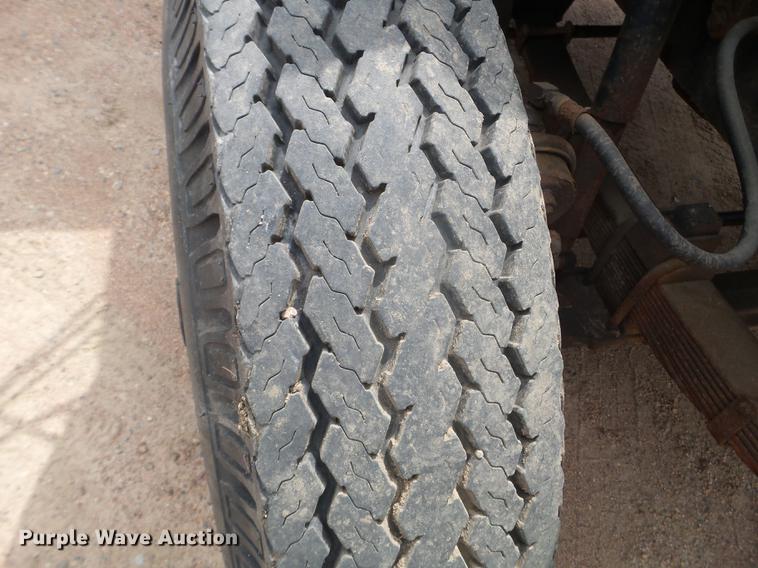 image for item DC4555 1990 Ford F800 feed delivery truck