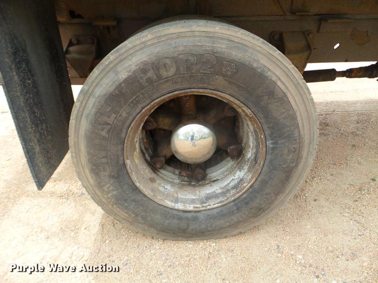 image for item DC4555 1990 Ford F800 feed delivery truck