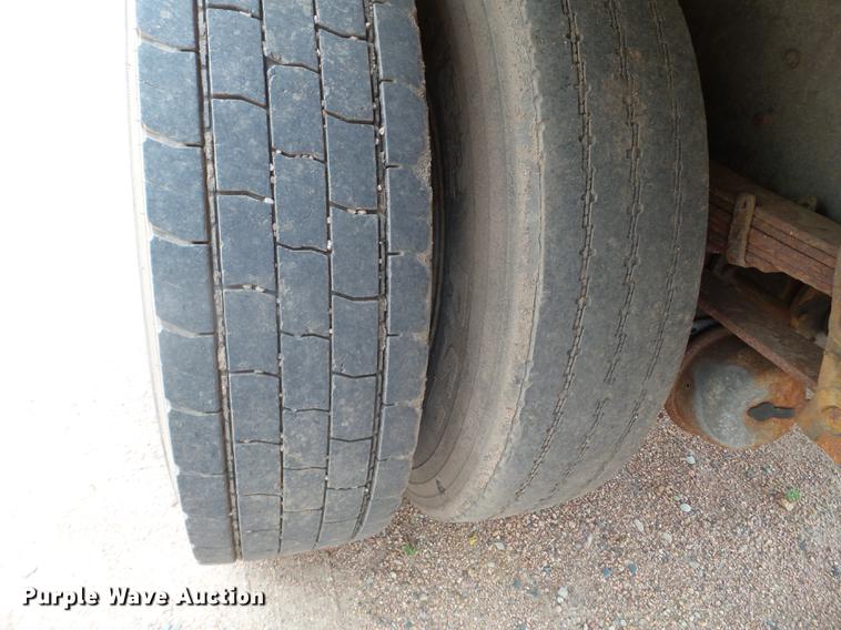 image for item DC4555 1990 Ford F800 feed delivery truck