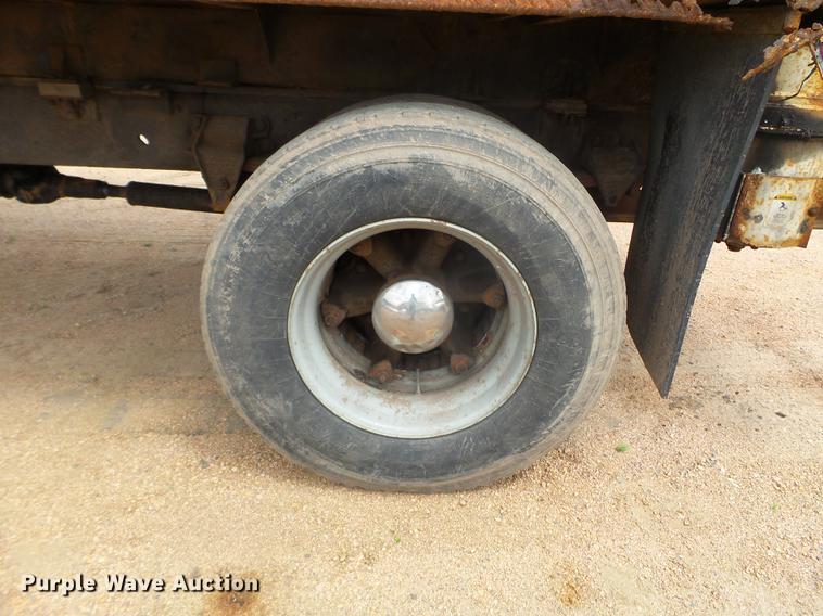 image for item DC4555 1990 Ford F800 feed delivery truck