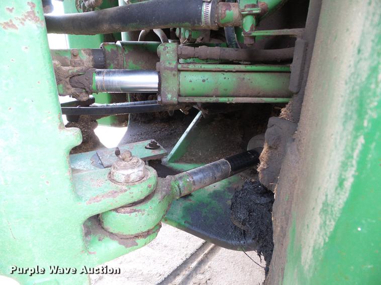 image for item DC5136 1981 John Deere 8640 4WD tractor