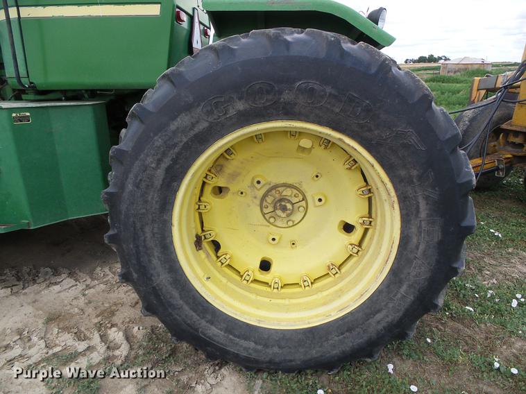 image for item DC5136 1981 John Deere 8640 4WD tractor