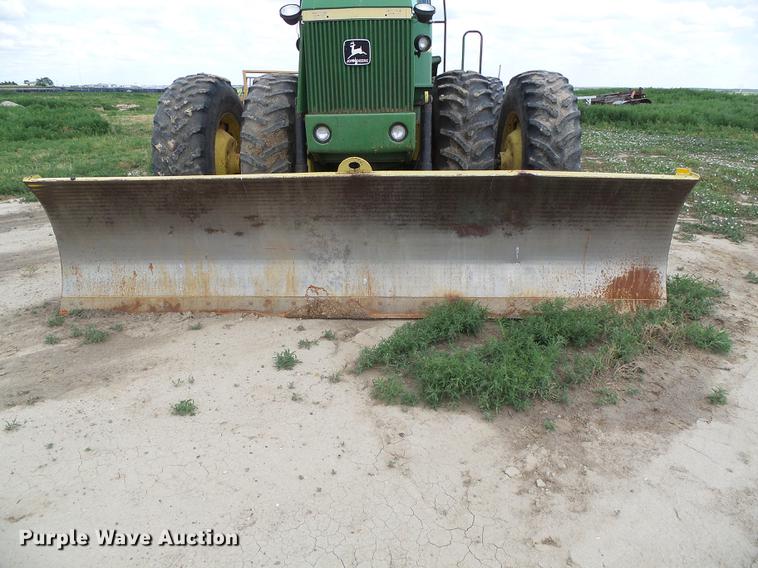 image for item DC5136 1981 John Deere 8640 4WD tractor