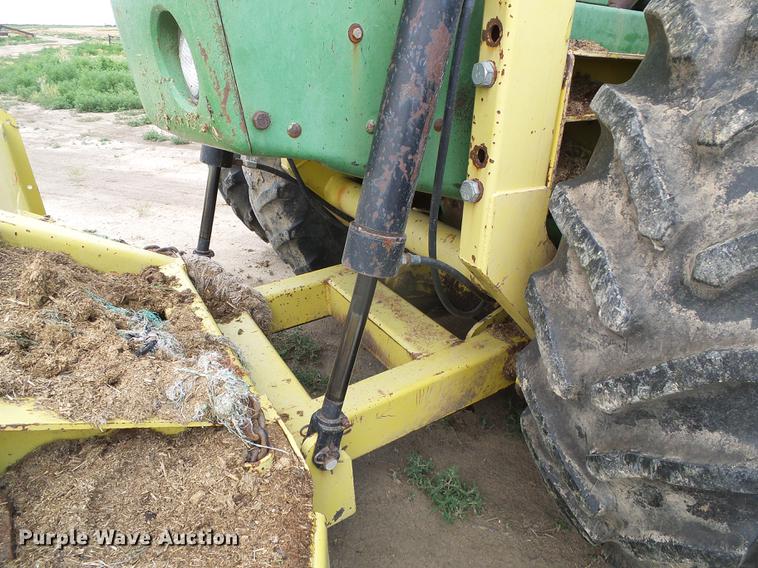 image for item DC5136 1981 John Deere 8640 4WD tractor