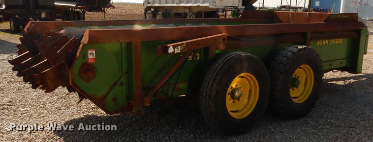 image for item DC8692 John Deere 780 manure spreader