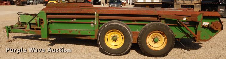 image for item DC8692 John Deere 780 manure spreader