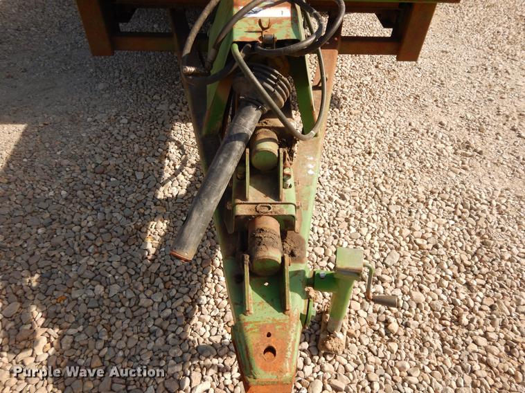 image for item DC8692 John Deere 780 manure spreader