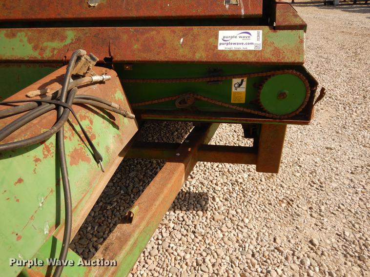 image for item DC8692 John Deere 780 manure spreader