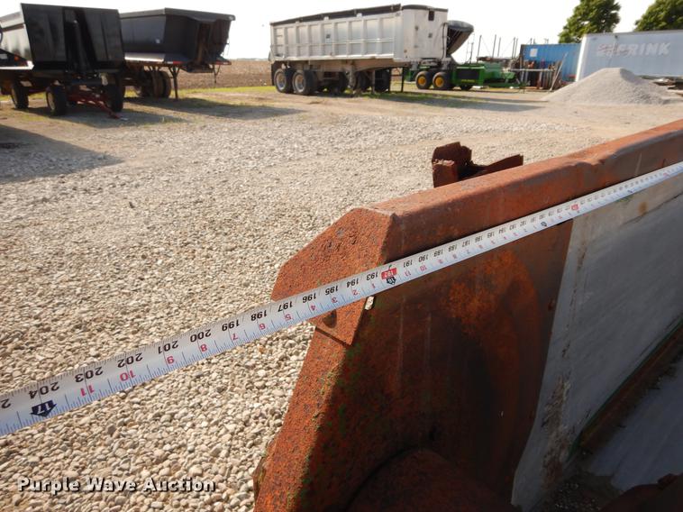 image for item DC8692 John Deere 780 manure spreader