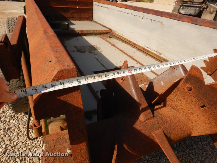 image for item DC8692 John Deere 780 manure spreader