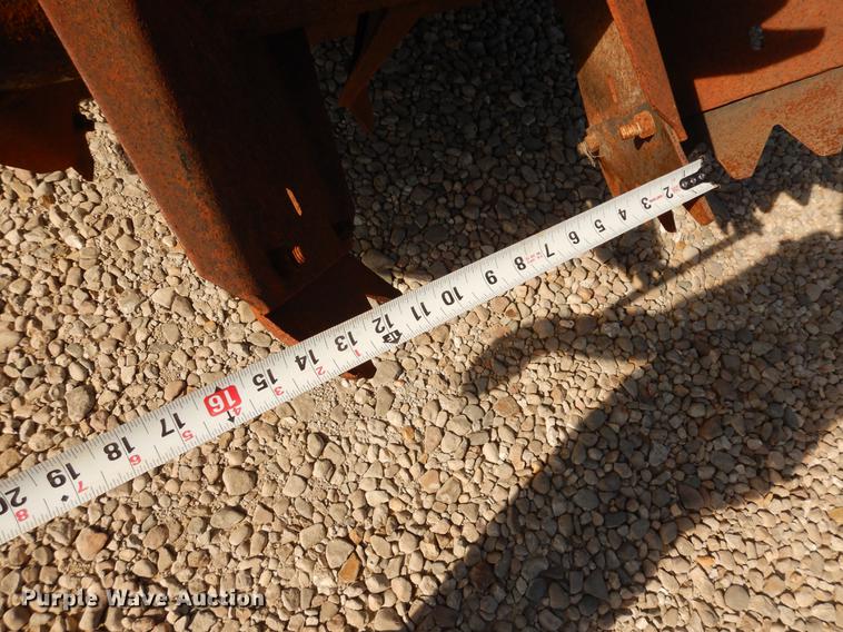 image for item DC8692 John Deere 780 manure spreader