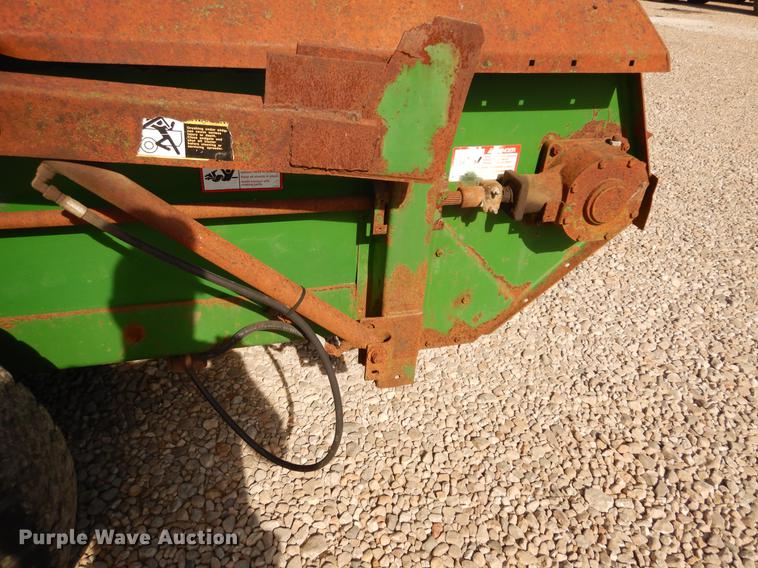 image for item DC8692 John Deere 780 manure spreader