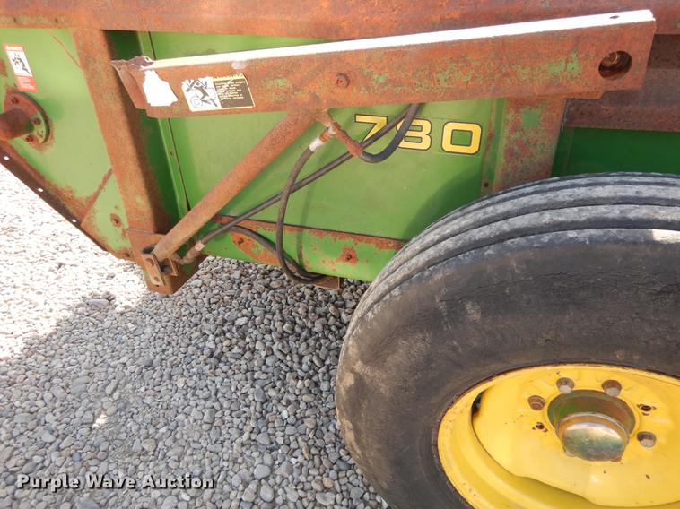 image for item DC8692 John Deere 780 manure spreader