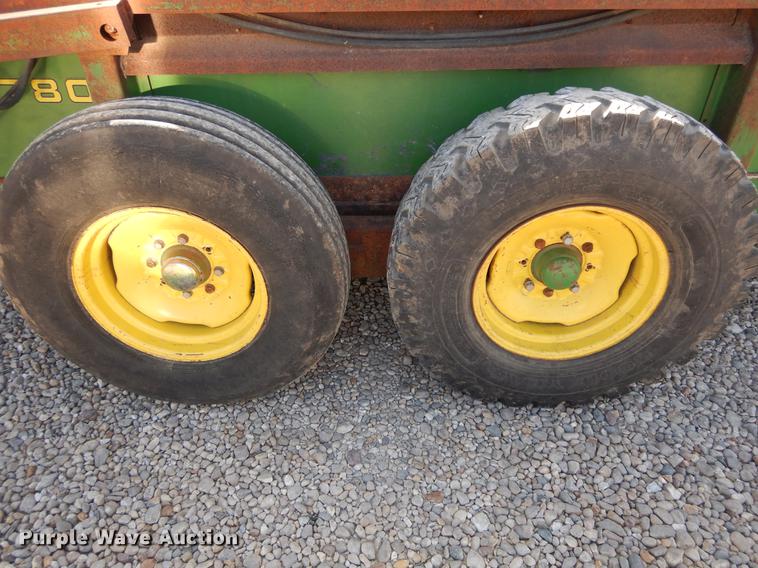 image for item DC8692 John Deere 780 manure spreader