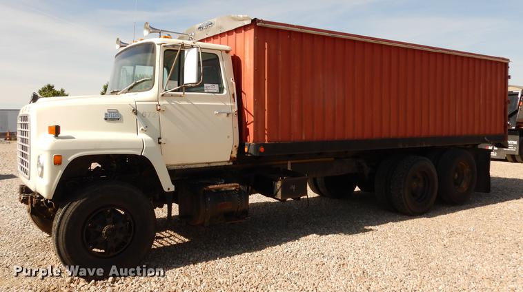 image for item DC8694 1982 Ford LN8000 grain truck