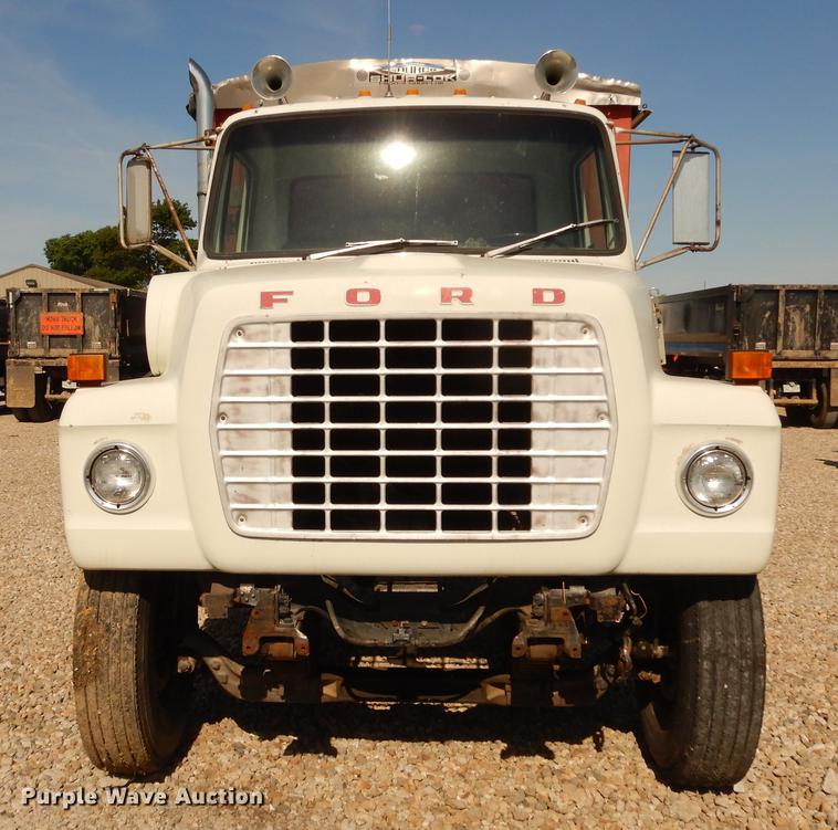 image for item DC8694 1982 Ford LN8000 grain truck