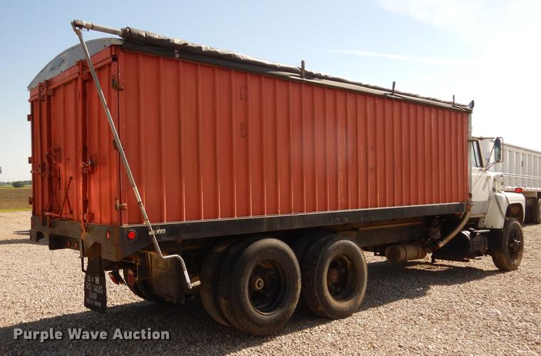 image for item DC8694 1982 Ford LN8000 grain truck