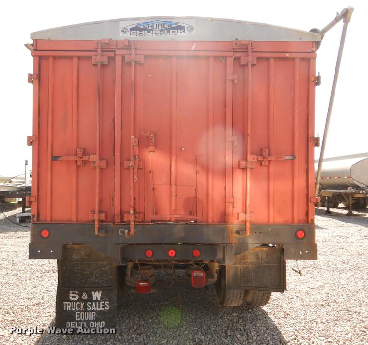 image for item DC8694 1982 Ford LN8000 grain truck