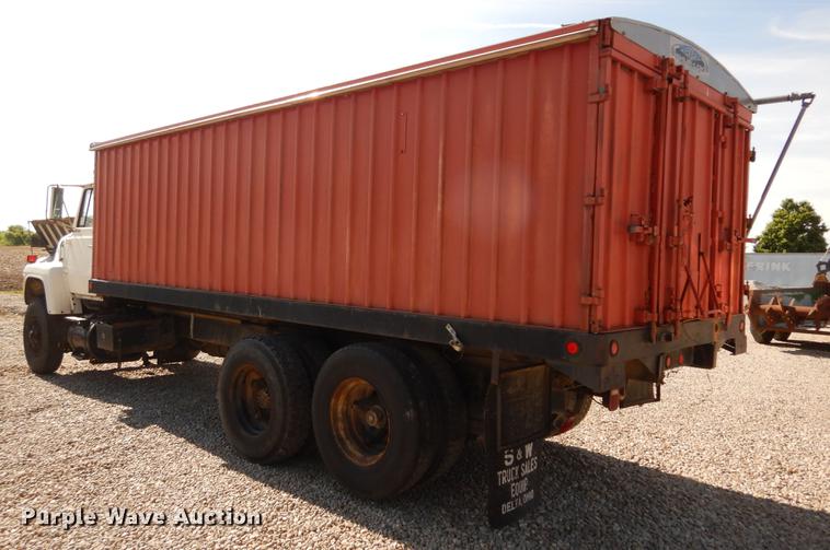 image for item DC8694 1982 Ford LN8000 grain truck